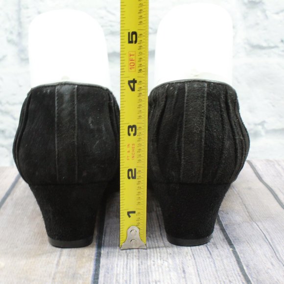 Saks Fifth Avenue Black Suede Pleated Leather Sole Pumps Shoes Size 7 B - Picture 7 of 10